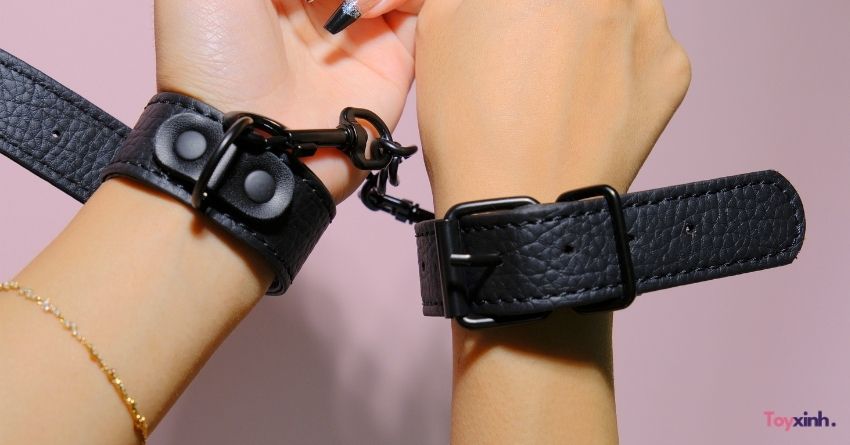 CÒNG CHÂN TAY BDSM