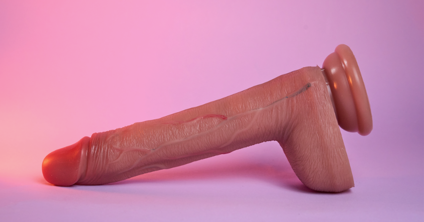 Dildo rung thụt